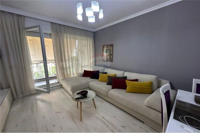 Tirane, jepet me qera apartament 1+1+Ballkon Kati 4, 78 m² 500 € (Frosina Plaku ish parku)