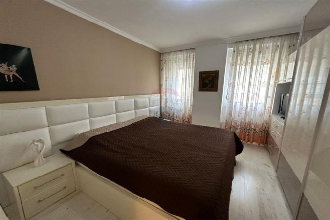 Tirane, jepet me qera apartament 1+1+Ballkon Kati 4, 78 m² 500 € (Frosina Plaku ish parku)