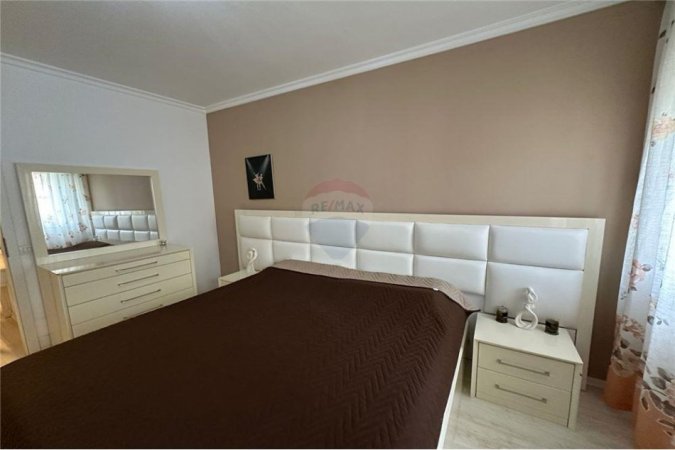 Tirane, jepet me qera apartament 1+1+Ballkon Kati 4, 78 m² 500 € (Frosina Plaku ish parku)