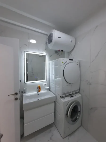 Tirane, jepet me qera garsoniere Kati 6, 450 € (Don Bosko)