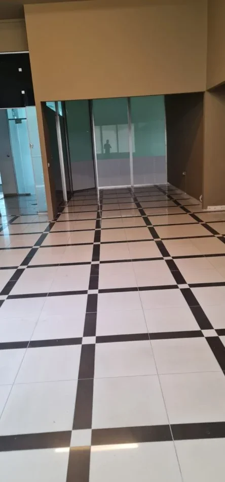 Tirane, jepet me qera ambjent biznesi Kati 2, 90 m² 800 € (Komuna e Parisit)