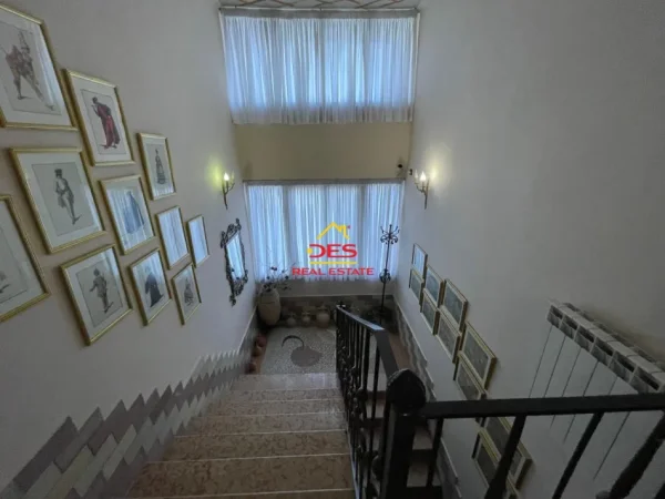 Vlore, shitet apartament+verande | Penthouse 3+1 Kati 9, 320 m² 335.000 € (Rruga Onufri)