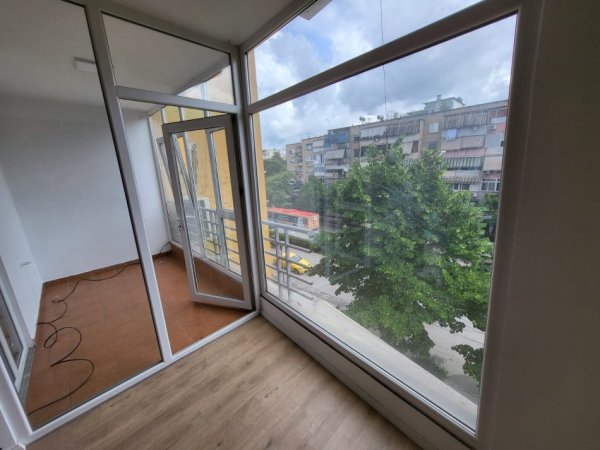 Tirane, jepet me qera zyre Kati 2, 100 m² 600 € (Muhamed Gjollesha)