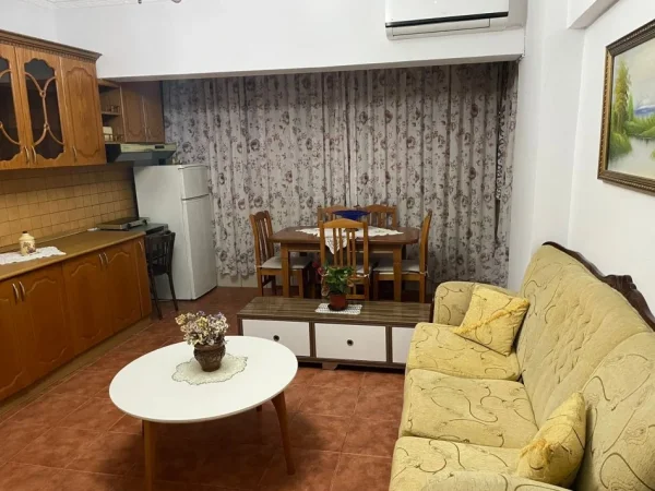 Tirane, jepet me qera 2+1 , 420 € 