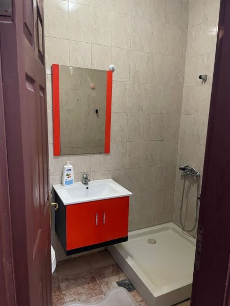 Tirane, jepet me qera 2+1 , 420 € 