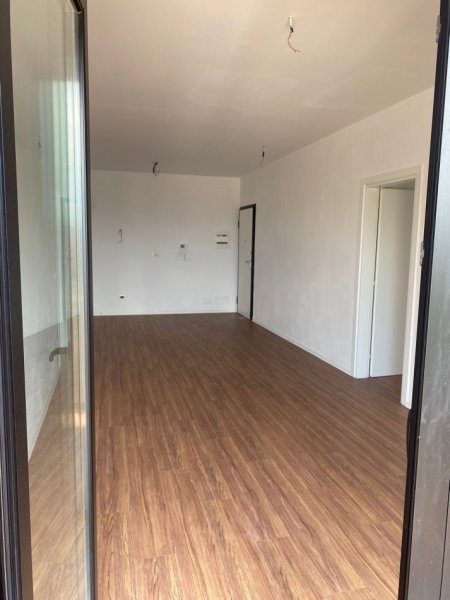 Tirane, jepet me qera ambjent biznesi Kati 4, 97 m² 900 € (21 Dhjetori)