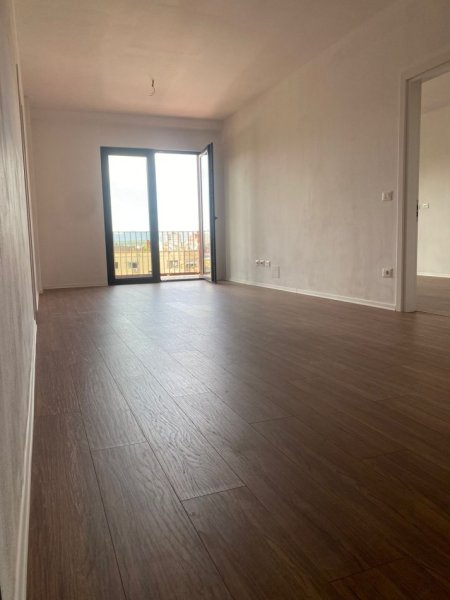 Tirane, jepet me qera ambjent biznesi Kati 4, 97 m² 900 € (21 Dhjetori)