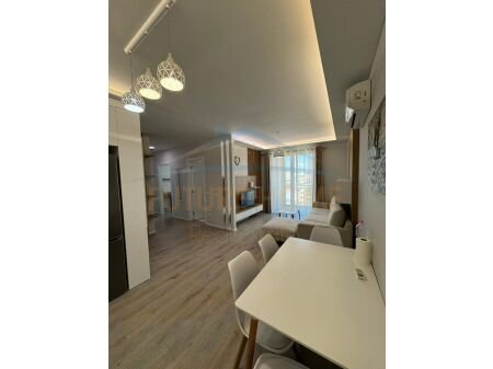 Tirane, jepet me qera apartament 1+1 Kati 6, 86 m² 650 € (UNAZA E RE)