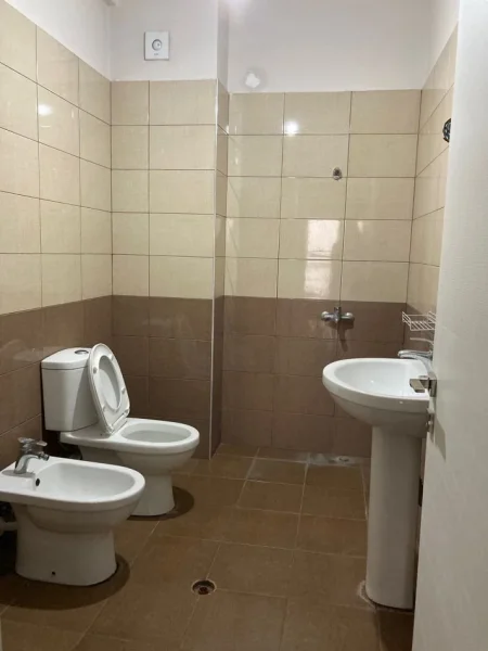 Tirane, jepet me qera apartament 2+1 Kati 1, 130 m² 500 € (Astir)
