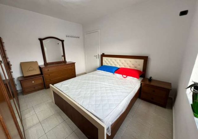 Tirane, jepet me qera apartament 2+1 Kati 3, 75 m² 400 € (Brryli)