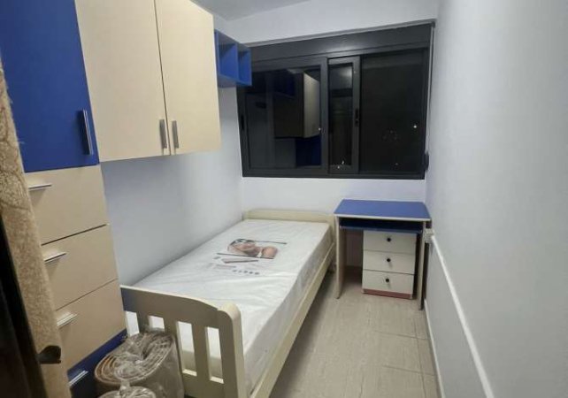 Tirane, jepet me qera apartament 2+1 Kati 3, 75 m² 400 € (Brryli)
