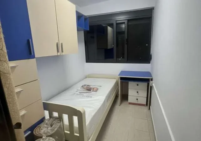 Tirane, jepet me qera apartament 2+1 Kati 3, 75 m² 400 € (Brryli)