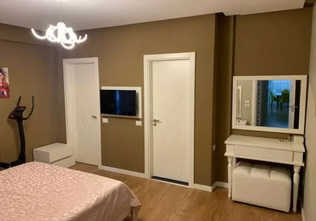 Tirane, jepet me qera apartament 2+1 Kati 5, 113 m² 800 € (21 Dhjetori)
