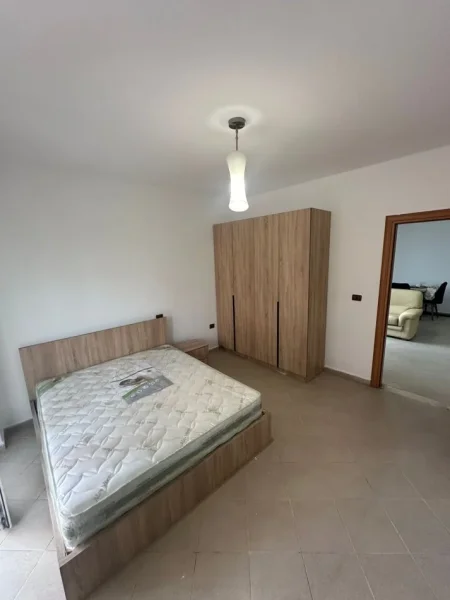 Tirane, jepet me qera apartament 1+1 Kati 3, 75 m² 500 € (Komuna e Parisit)