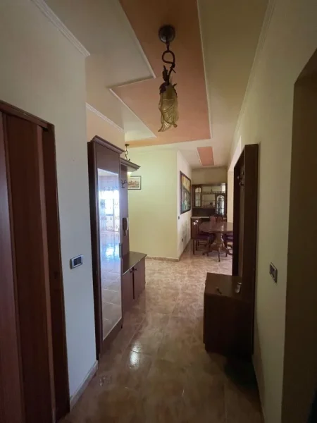 JEPET ME QIRA, APARTAMENT 3+1+2, RRUGA HIM KOLLI, TIRANË, 650 EURO/MUAJ