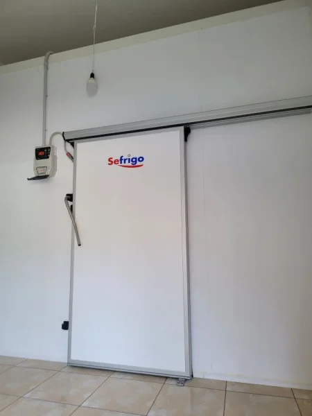 Tirane, jepet me qera dyqan Kati 1, 25 m² 350 € (Dali Ndrreu)