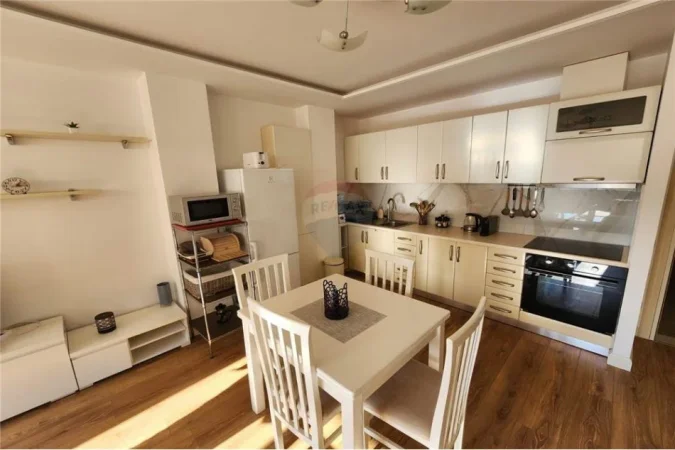 Tirane, jepet me qera apartament 1+1+Ballkon Kati 8, 56 m² 550 € (Rruga e Kavajes)