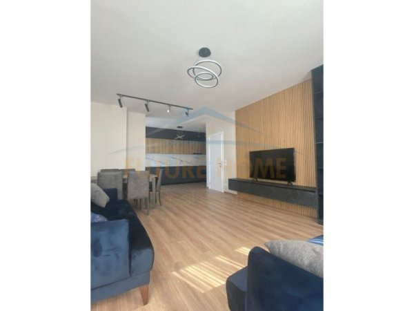 Tirane, jepet me qera apartament 2+1 Kati 9, 130 m² 600 € (unaza e re)