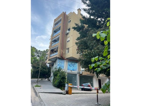 Tirane, jepet me qera apartament 1+1 Kati 4, 72 m² 550 € (Kopshti Botanik Zoologjik)