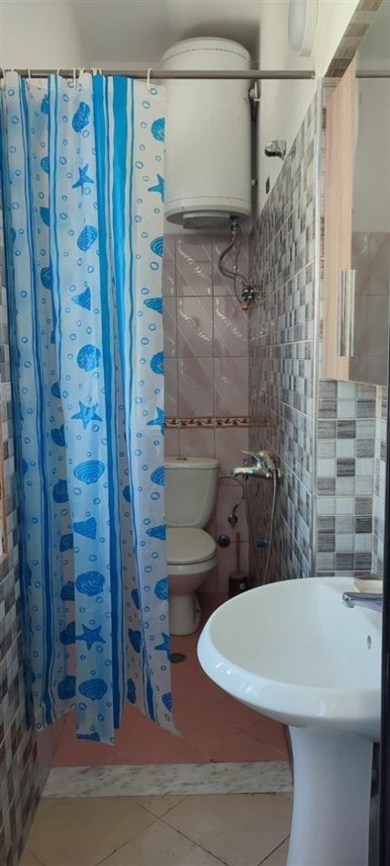 Tirane, jepet me qera ambjent biznesi Kati 0, 207 m² 1.500 € (City Park)