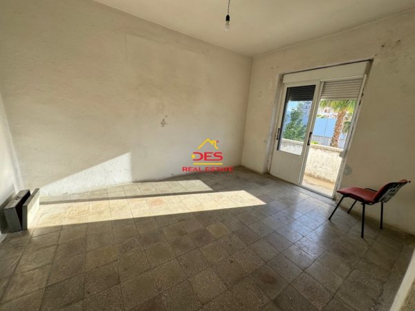 Vlore, shitet apartament 2+1+Ballkon Kati 3, 63 m² 59.000 € (Rruga Janaq Kilica)