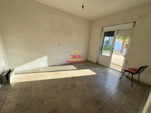 Vlore, shitet apartament 2+1+Ballkon Kati 3, 63 m² 59.000 € (Rruga Janaq Kilica)