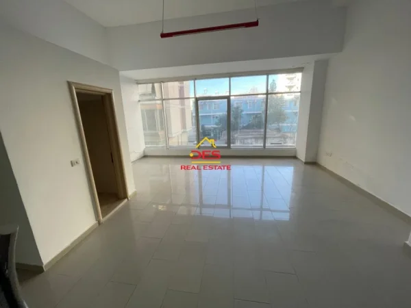 Vlore, shitet ambjent biznesi Kati 2, 33 m² 45.000 € (Rruga Sadik Zotaj)