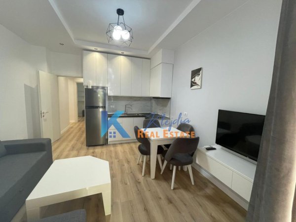 Tirane, jap me qera apartament 1+1+Ballkon Kati 1, 60 m² (Mbi Kristal Center)