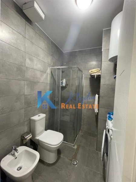 Tirane, jap me qera apartament 1+1+Ballkon Kati 1, 60 m² (Mbi Kristal Center)