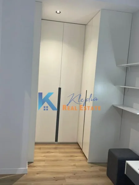 Tirane, jap me qera apartament 1+1+Ballkon Kati 1, 60 m² (Mbi Kristal Center)