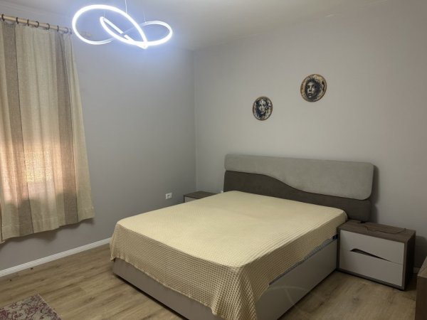 Tirane, jepet me Qira 1+1. Çmim 530 € (Ferit Xhajko)