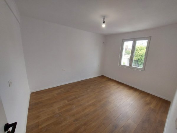 Tirane, shitet apartament 2+1+Ballkon Kati 2, 64 m² 128.000 € (STACIONI I TRENIT)