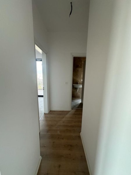 Tirane, jepet me qera apartament 2+1+Ballkon Kati 15, 114 m² 1.200 € (Rruga Kavajes)