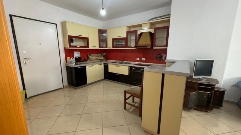 Tirane, jepet me qera apartament 1+1 Kati 2, 70 m² 300 € (Fresk)