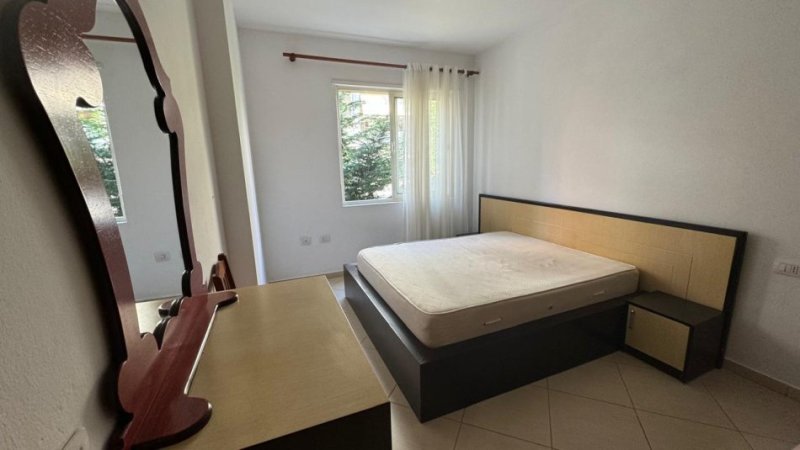 Tirane, jepet me qera apartament 1+1 Kati 2, 70 m² 300 € (Fresk)