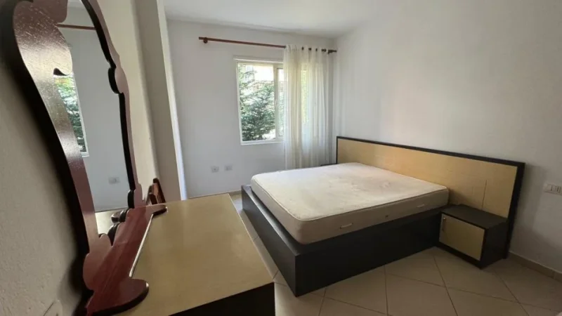 Tirane, jepet me qera apartament 1+1 Kati 2, 70 m² 300 € (Fresk)