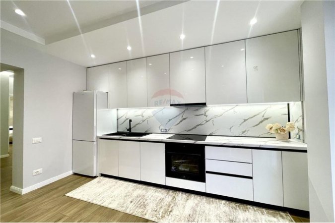 Tirane, jepet me qera apartament 1+1 Kati 2, 85 m² 830 € (Rruga e Durrësit)