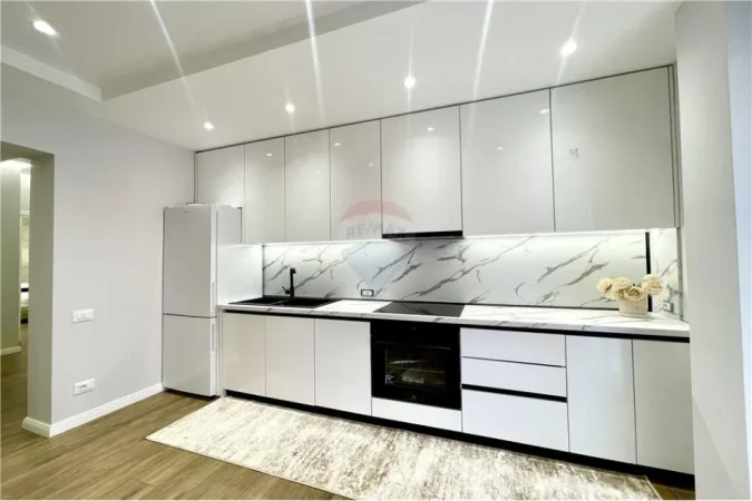 Tirane, jepet me qera apartament 1+1 Kati 2, 85 m² 830 € (Rruga e Durrësit)