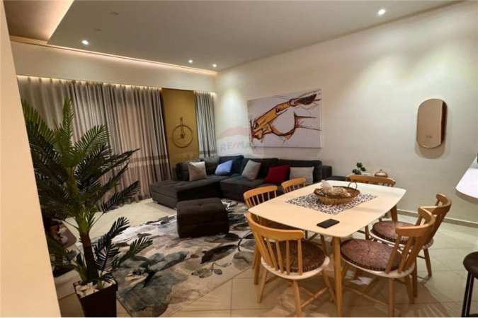 Tirane, jepet me qera apartament 1+1 , 70 m² 600 € (bill klinton - Komuna e Parisit)