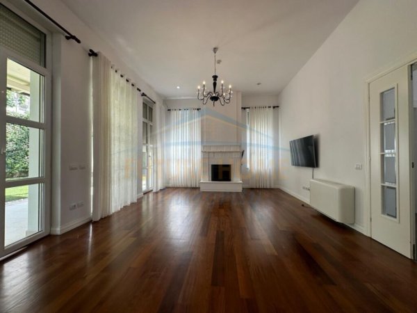 Tirane, jepet me qera Vile 2 Katshe , (Rolling Hill Residence Teg) 4800 euro