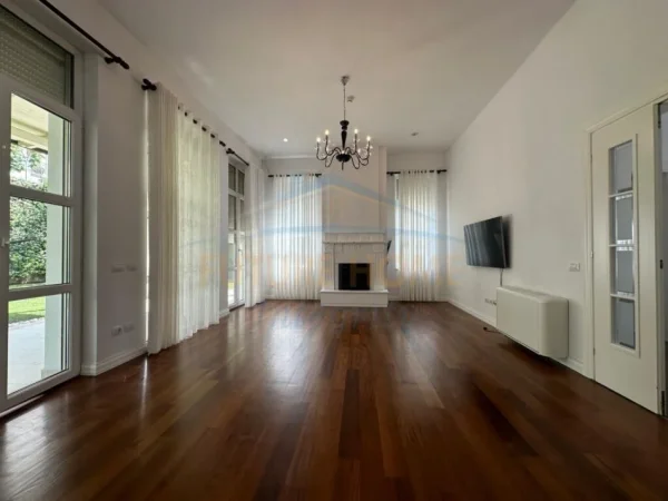 Tirane, jepet me qera Vile 2 Katshe , (Rolling Hill Residence Teg) 4500 euro