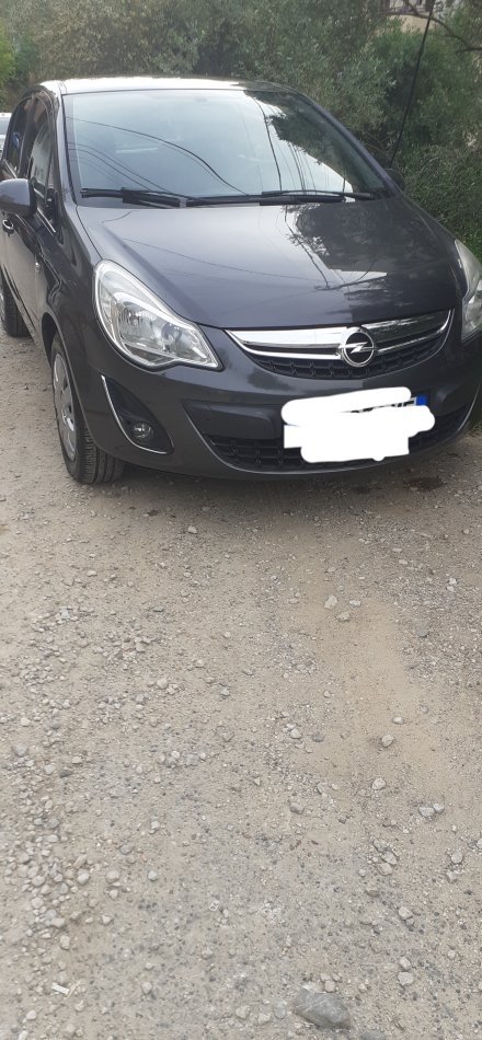 Tirane, shes makine Opel corsa Nafte, manuale Klima 160.000 km 6.200 €