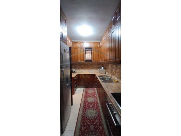 Tirane, jepet me qera apartament 2+1+Ballkon Kati 10, 125 m² 1.000 € (Blloku)