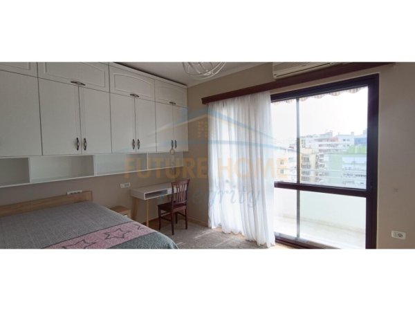 Tirane, jepet me qera apartament 2+1+Ballkon Kati 10, 125 m² 1.000 € (Blloku)