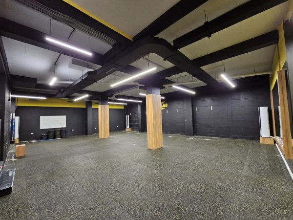 Tirane, jepet me qera ambjent biznesi Kati -1, 750 m² 3.750 € (Rruga e Elbasanit)