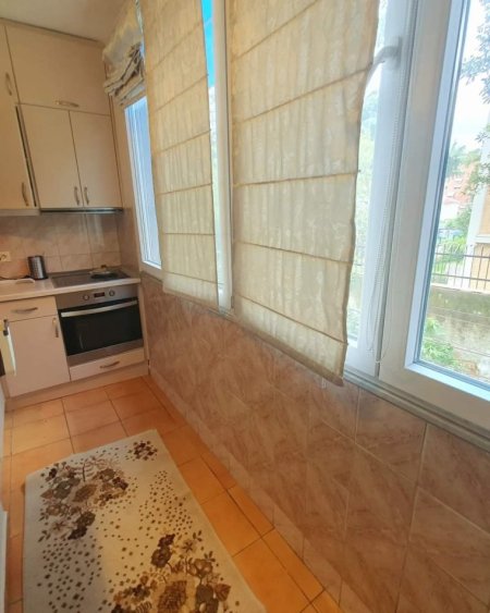 Tirane, jepet me qera 1+1 Kati 1, 60 m² 400 € (rruga e durrsit)