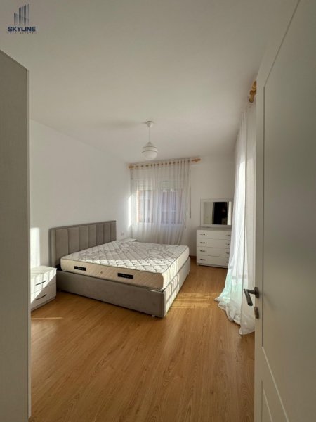 Tirane, jepet me qera apartament 2+1+Ballkon Kati 3, 106 m² 550 € (Teodor keko)