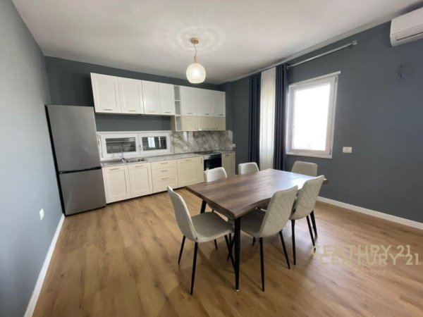 Tirane, jepet me qera apartament 2+1 Kati 2, 130 m² 850 € (Kopshti Botanik)