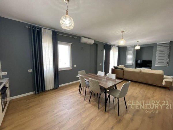 Tirane, jepet me qera apartament 2+1 Kati 2, 130 m² 850 € (Kopshti Botanik)