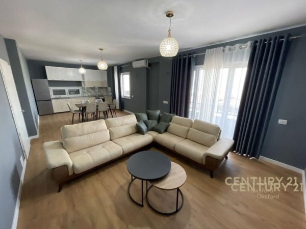 Tirane, jepet me qera apartament 2+1 Kati 2, 130 m² 850 € (Kopshti Botanik)